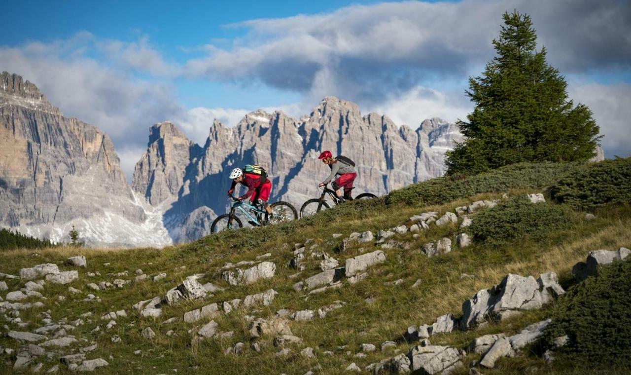 Agriturismo Ai Castioni Molveno Bagian luar foto